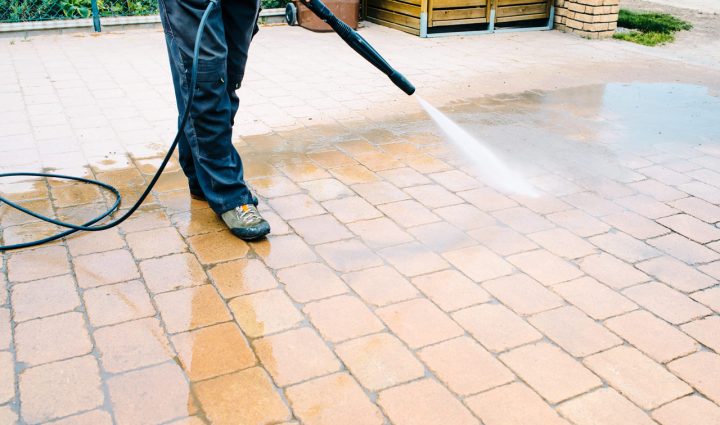 concrete driveway cleaning using a power washer
